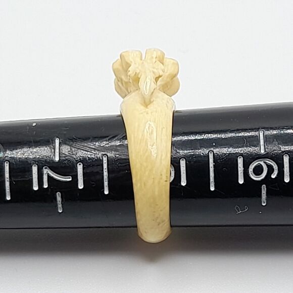 VINTAGE CARVED FLOWER CELLULOID RING US SIZE 8 - Picture 8 of 11